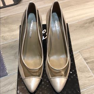 Women’s pumps